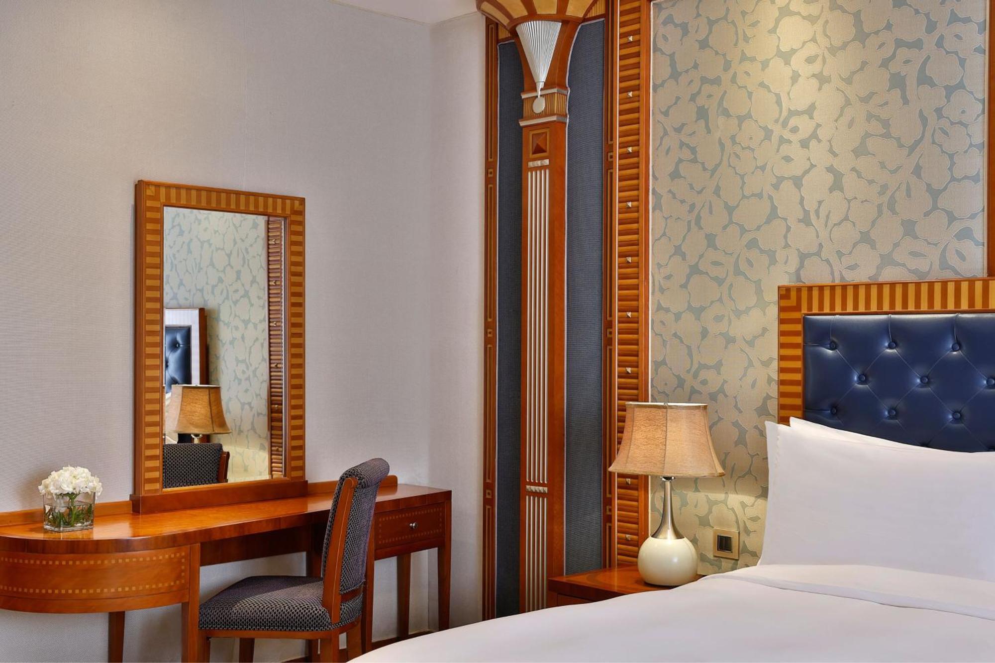 The Ritz-carlton Hotel 5*
