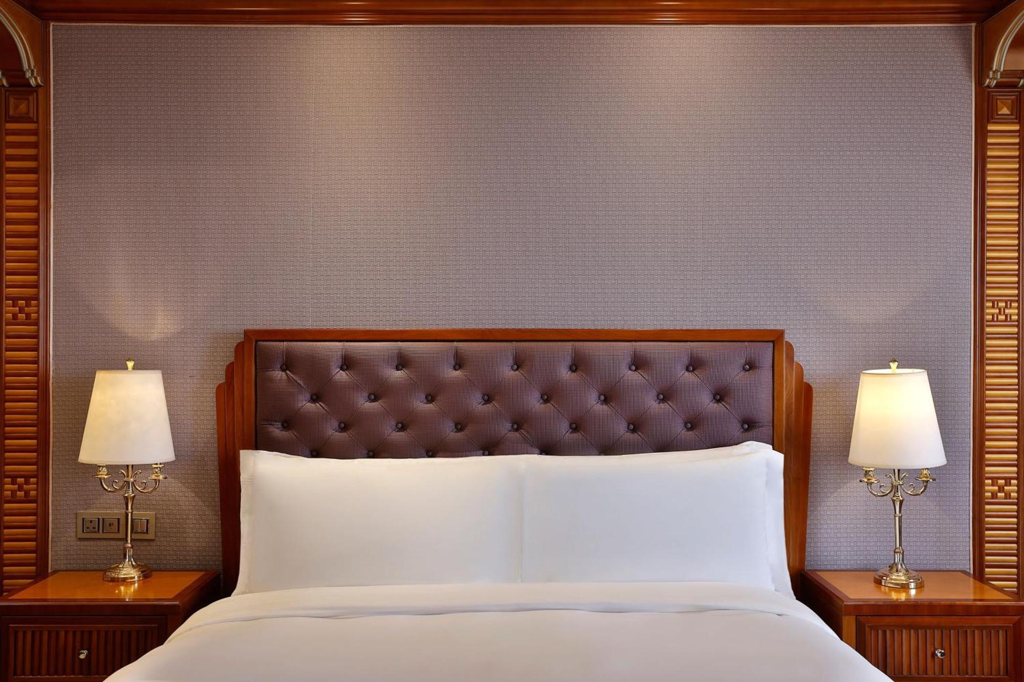 The Ritz-carlton 5*